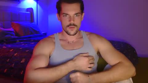 Snapshot of louisvalmer chatting on November 7, 2:33 am Louis Valmer online show from November 7, 2:33 am