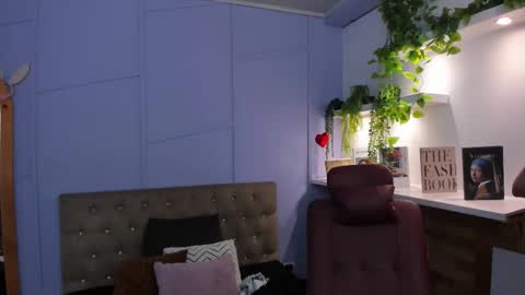 Louren Fox online show from December 15, 11:36 am