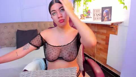 Louren Fox online show from December 21, 12:01 pm