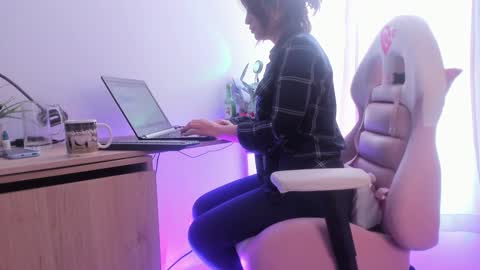 Lourrein Stoun   Independiente online show from December 6, 5:55 pm