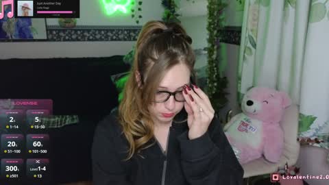 Lo Valentine online show from December 18, 5:15 am