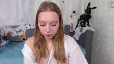 Snapshot of love_bella_ chatting on October 20, 12:11 am love bella online show from October 20, 12:11 am