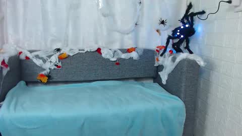 Snapshot of love_bella_ chatting on October 25, 12:07 am love bella online show from October 25, 12:07 am