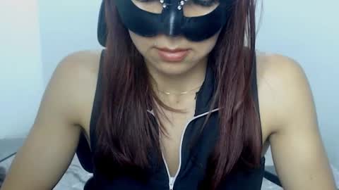 Nina online show from February 3, 9:20 pm
