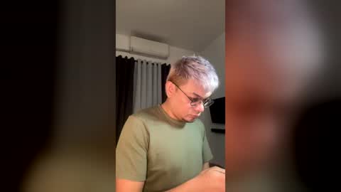 Snapshot of love_hottieh chatting on July 9, 9:24 am love_hottieh online show from July 9, 9:24 am
