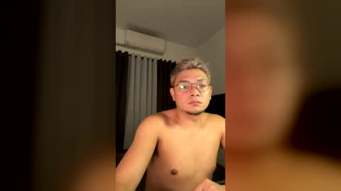 Snapshot of love_hottieh chatting on July 10, 10:29 am love_hottieh online show from July 10, 10:29 am