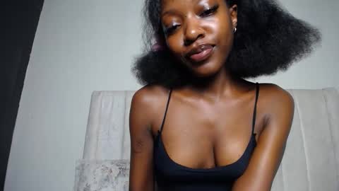 Snapshot of love_miah chatting on February 1, 12:20 am Miah online show from February 1, 12:20 am