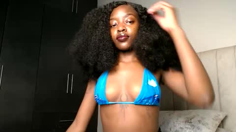 Snapshot of love_miah chatting on May 6, 2:40 am Miah online show from May 6, 2:40 am