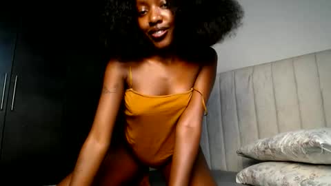 Snapshot of love_miah chatting on May 15, 11:06 am Miah online show from May 15, 11:06 am