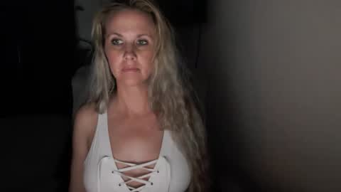 LoVe On  online show from May 10, 2:28 am