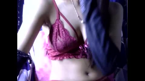 Snapshot of love_riva chatting on December 21, 10:00 am Riva online show from December 21, 10:00 am