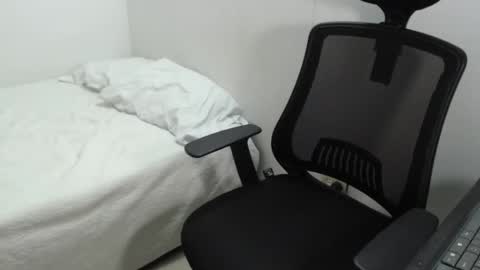 Snapshot of love_room_0206 chatting on January 16, 5:00 am Andys and mary online show from January 16, 5:00 am