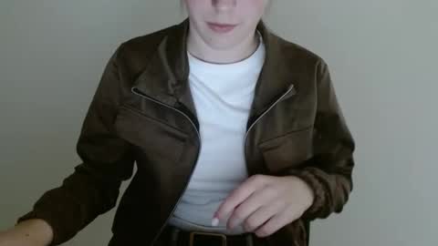 Vivian online show from April 3, 2:04 pm