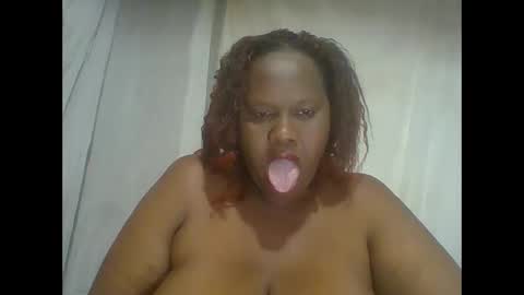 Snapshot of lovebigmelon chatting on October 30, 1:51 am Lynn online show from October 30, 1:51 am