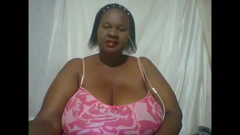 Snapshot of lovebigmelon chatting on November 10, 12:53 am Lynn online show from November 10, 12:53 am