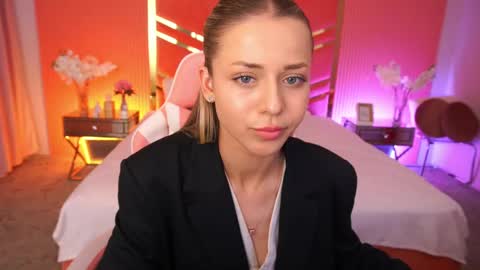 loveedove online show from May 18, 12:55 pm