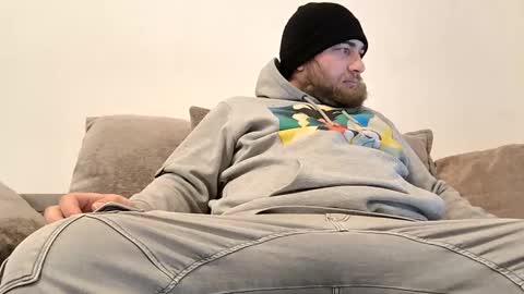 Snapshot of loveepussy59 chatting on December 19, 8:23 am Free spirit online show from December 19, 8:23 am