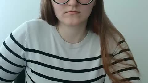 Snapshot of lovelily444 chatting on November 17, 7:47 am Lily online show from November 17, 7:47 am