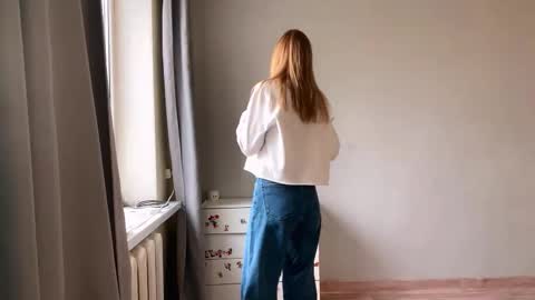 Ella online show from November 18, 6:07 am