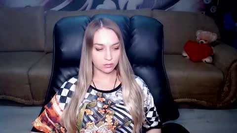 Snapshot of lovellymalina chatting on January 13, 3:50 pm private open online show from January 13, 3:50 pm