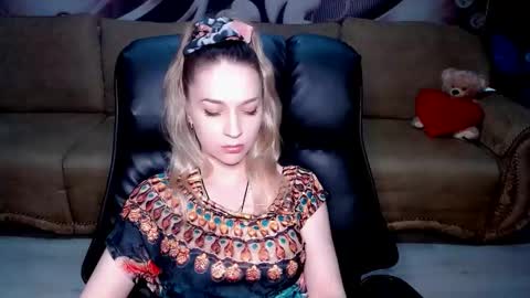 Snapshot of lovellymalina chatting on January 18, 3:05 pm private open online show from January 18, 3:05 pm