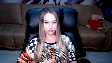 Snapshot of lovellymalina chatting on February 6, 12:19 pm private open online show from February 6, 12:19 pm