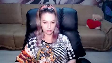 Snapshot of lovellymalina chatting on February 22, 10:47 am private open online show from February 22, 10:47 am