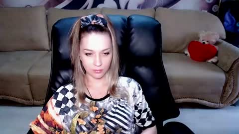 Snapshot of lovellymalina chatting on June 12, 10:58 am private open online show from June 12, 10:58 am