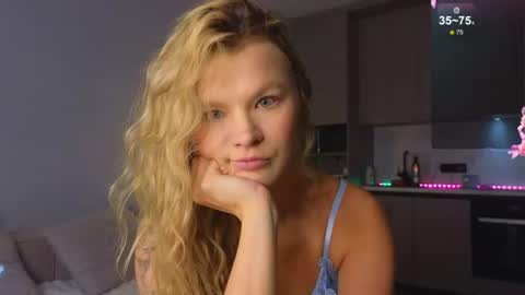 Snapshot of lovely_babyy chatting on July 12, 11:01 am Jenny online show from July 12, 11:01 am
