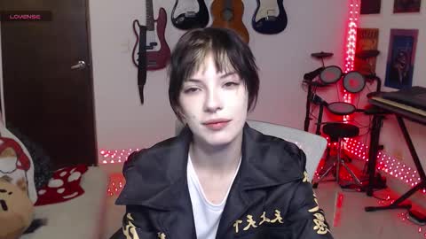 Snapshot of lovely_cass chatting on October 18, 12:02 am Cassie online show from October 18, 12:02 am