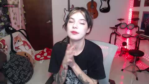 Snapshot of lovely_cass chatting on October 23, 4:12 am Cassie online show from October 23, 4:12 am
