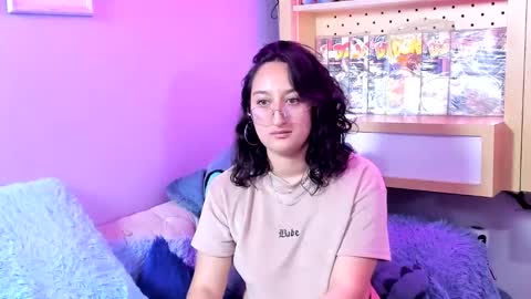 Snapshot of lovely_chloe19 chatting on January 16, 5:33 pm Chloe online show from January 16, 5:33 pm