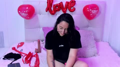 Snapshot of lovely_chloe19 chatting on February 13, 11:17 am Chloe online show from February 13, 11:17 am