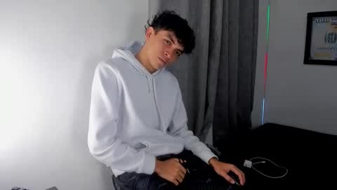 Snapshot of lovely_horny713 chatting on April 17, 11:02 am Salo online show from April 17, 11:02 am