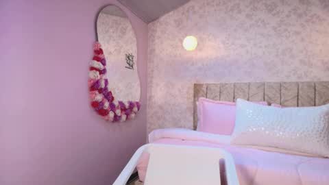 lovely_julls online show from February 18, 2:24 pm