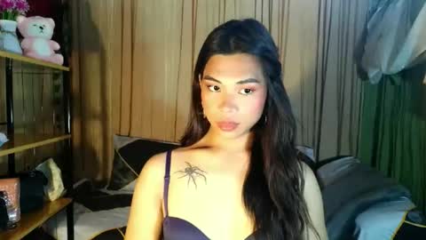 lovely_krizzy online show from February 6, 2:38 am