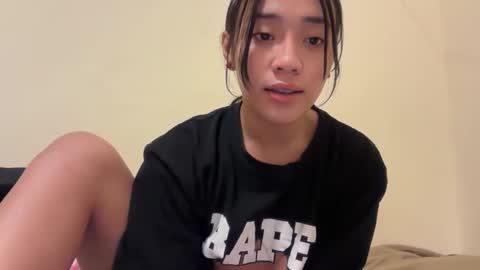 Snapshot of lovely_leah23 chatting on January 13, 11:37 am lovely_leah23 online show from January 13, 11:37 am