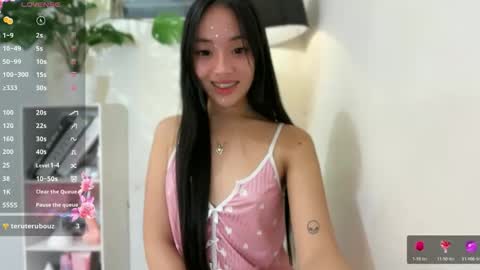 Snapshot of lovely_leah23 chatting on June 6, 9:19 pm lovely_leah23 online show from June 6, 9:19 pm