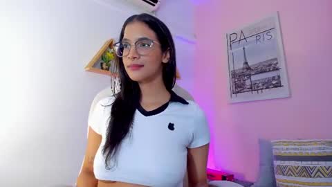 Snapshot of lovely_oliviaa chatting on July 28, 7:39 pm Olivia online show from July 28, 7:39 pm