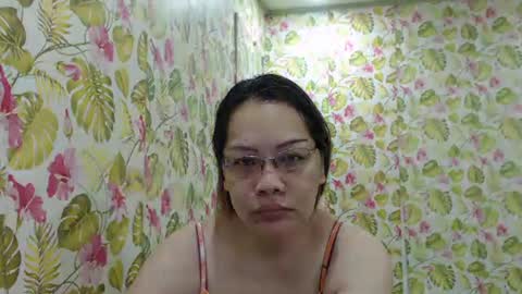 Snapshot of lovelyasiancutie chatting on November 3, 8:32 pm lovelyasiancutie online show from November 3, 8:32 pm