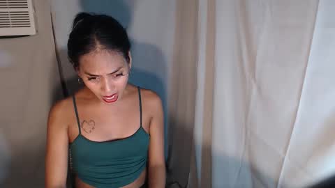 Snapshot of lovelycarmilla chatting on November 25, 12:38 pm Carnilla online show from November 25, 12:38 pm