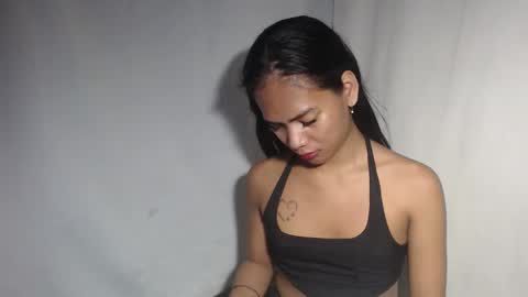 Snapshot of lovelycarmilla chatting on February 13, 9:49 am Carnilla online show from February 13, 9:49 am