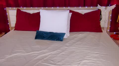 Caroline online show from March 7, 4:24 am