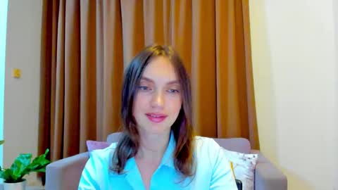 Mia online show from October 10, 11:09 am