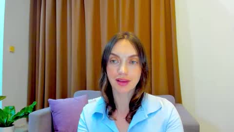 Mia online show from October 14, 10:38 am