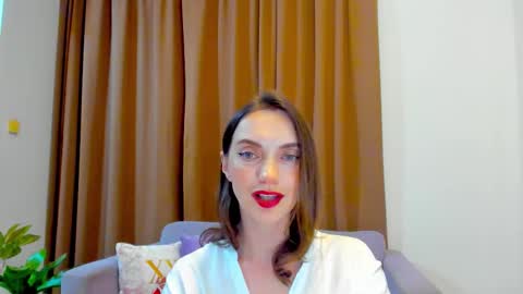 Mia online show from October 18, 2:40 pm