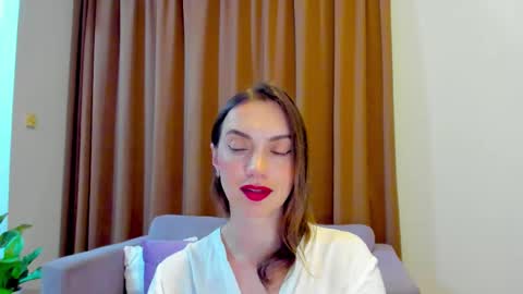 Mia online show from October 20, 10:38 am