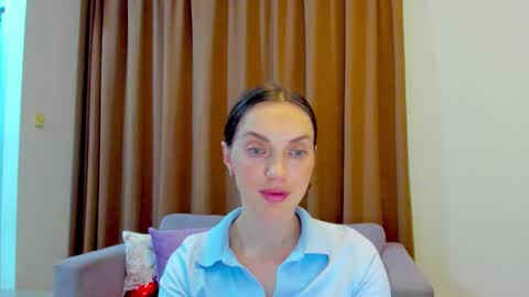 Mia online show from October 21, 10:38 am