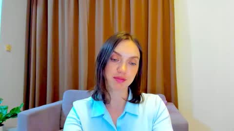 Mia online show from October 22, 10:37 am