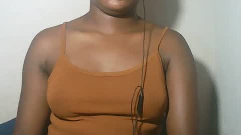 lovelylarra online show from February 27, 9:37 pm